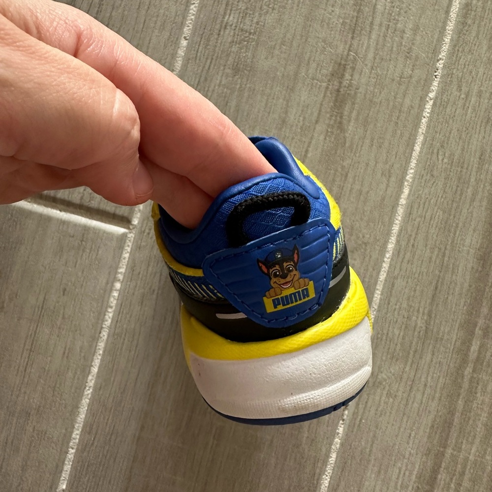 Puma Chase/Paw Patrol Toddler Sneakers/ size 6C - Picture 9 of 11
